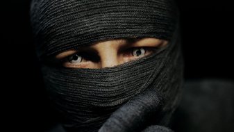 Náhledová fotografie článku Trap spot: Z Prahy na trůn, aneb cesta Huga Toxxxe k rapové nesmrtelnosti