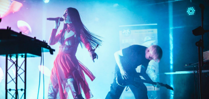 Náhledová fotografie článku Wolfgrief přetvářejí pop a metal v audiovizuální rituál, už víte co chystají na Clubbers Die Younger?